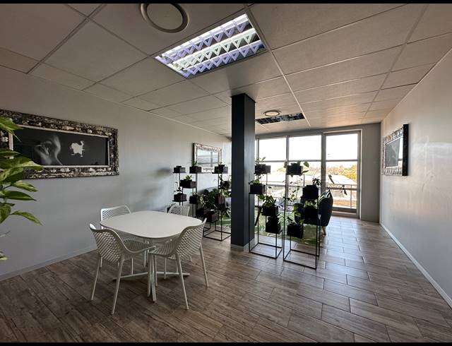 46M² CO-WORKING SPACE TO LET IN DIE HOEWES